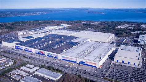 boeing largest building in the world|boeing everett factory on map.